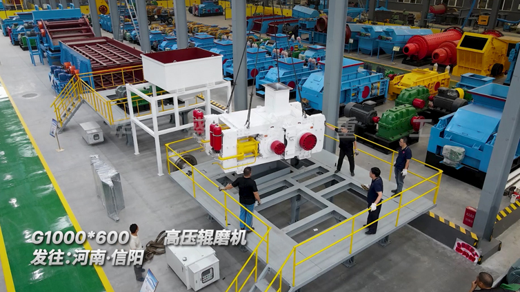 大型高壓輥磨機(jī)粉碎玄武巖時(shí)產(chǎn)200噸，能耗低產(chǎn)能高