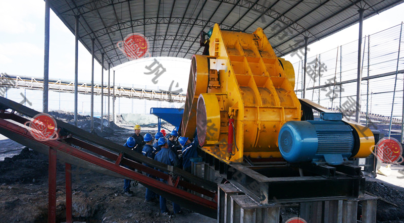 雙級(jí)粉碎機(jī)用戶(hù)現(xiàn)場(chǎng)