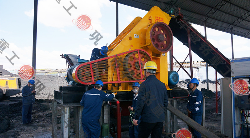 雙級(jí)粉碎機(jī)用戶(hù)現(xiàn)場(chǎng)